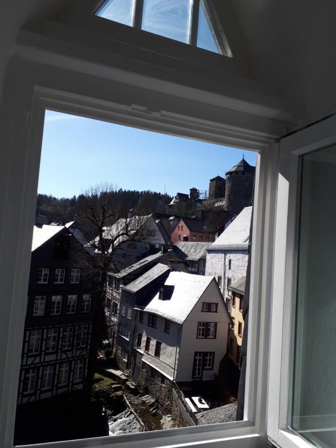 Uber Den Dachern Von Monschau Exteriér fotografie